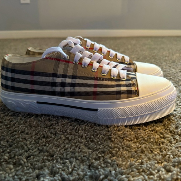 Burberry men size 11 brand new - Picture 1 of 5